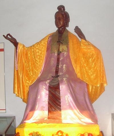 嫫母一,中华民族始祖母——嫫母古代最出名的丑女,当首推嫫母,黄帝授